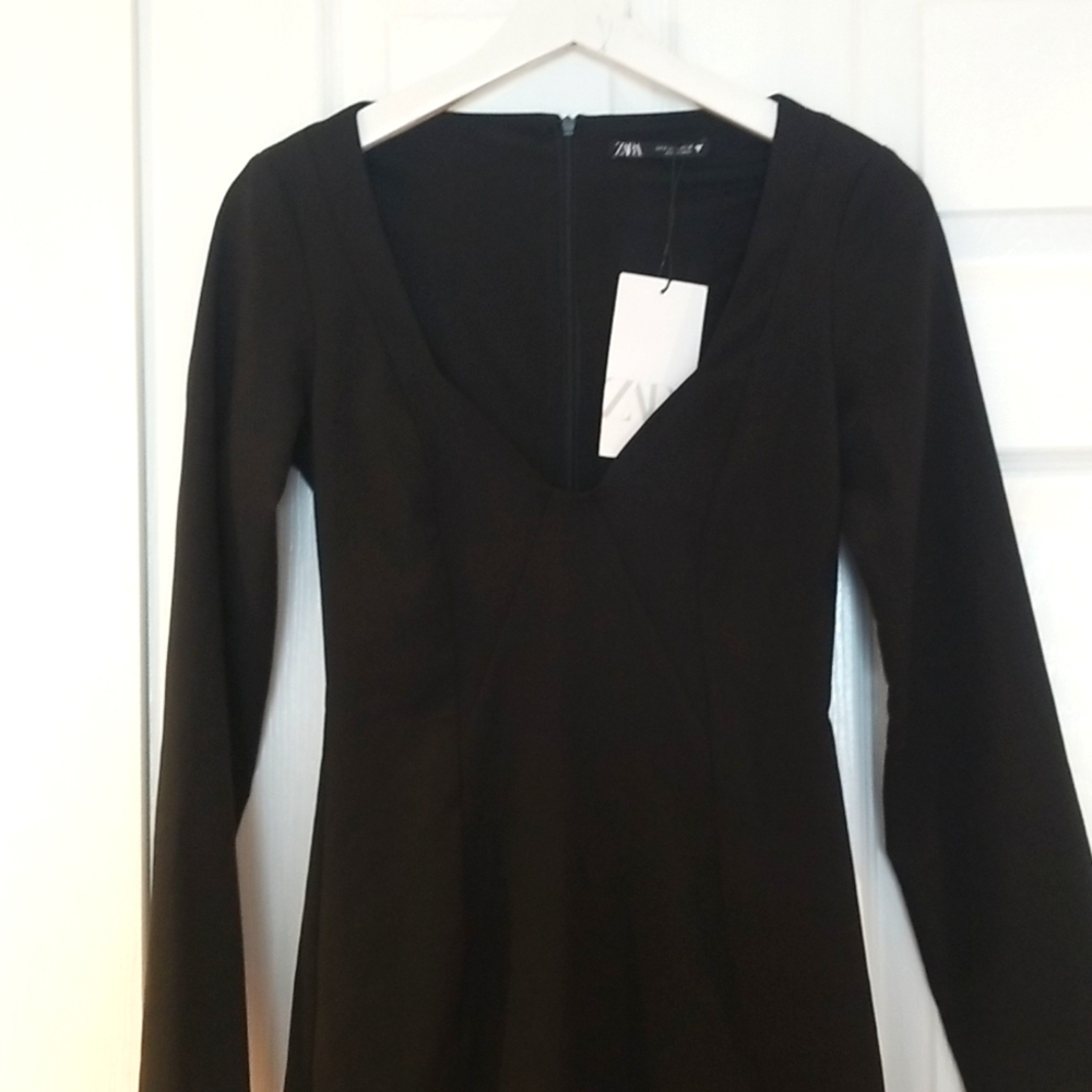 ZARA BLACK dress long sleeved with full lining V-neck zipper at the back size s